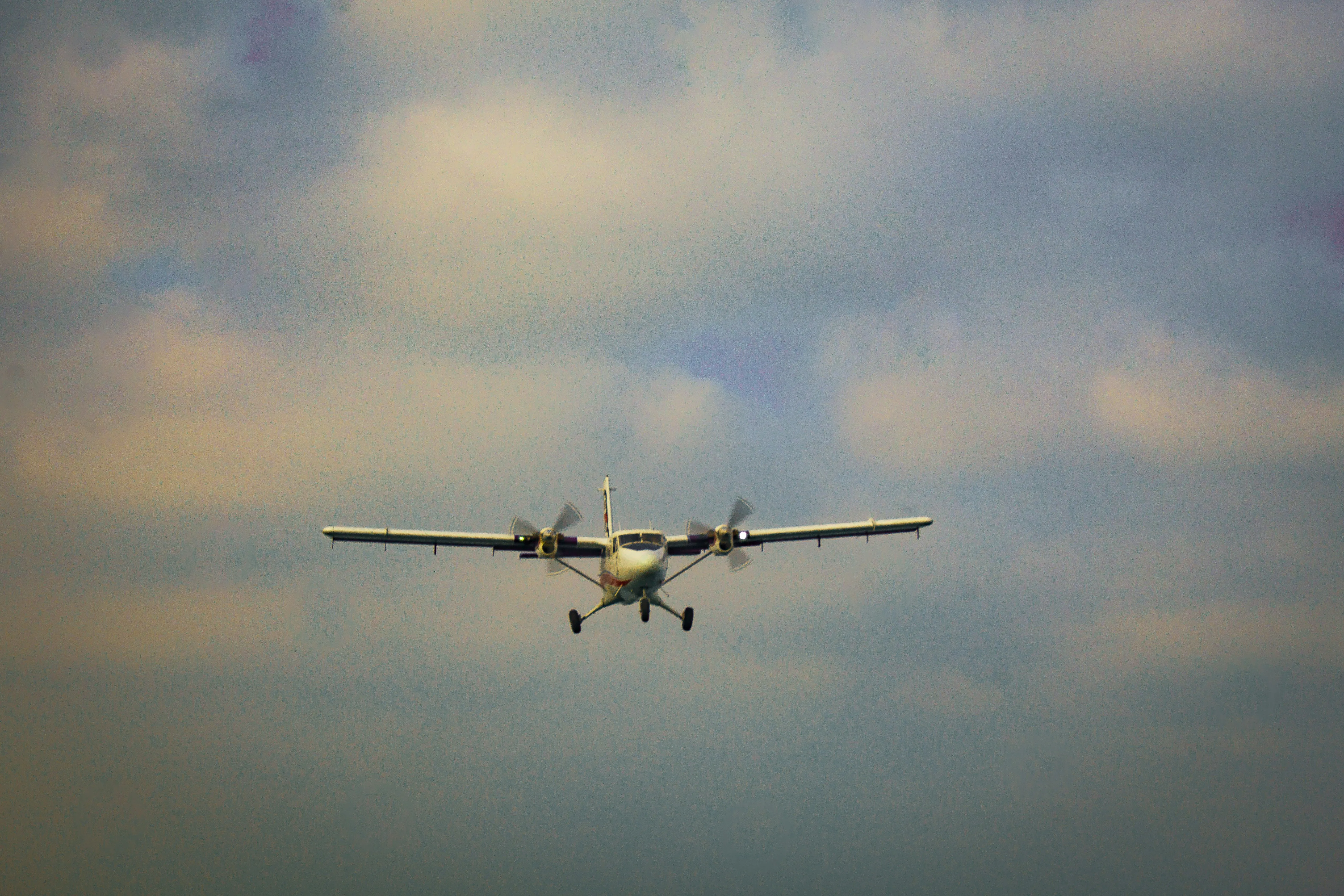 Student flying a multi-engine aircraft with CFI beside them